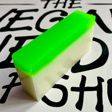 Cargar imagen en el visor de la galería, Lima De Coco - Pastilla De Jabón Théo&#39;s Planet 110g
