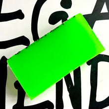 Cargar imagen en el visor de la galería, Kiwi - Pastilla de Jabón Théo&#39;s Planet 110g