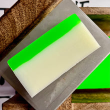Cargar imagen en el visor de la galería, Lima De Coco - Pastilla De Jabón Théo&#39;s Planet 110g